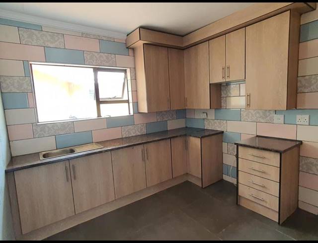 1 BEDROOM PROPERTY TO RENT IN FLAMWOOD